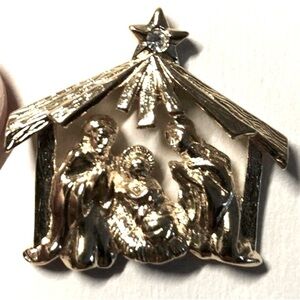 Vintage Nativity Scene Christmas Gold Tone Lapel Pin Vest Collectible